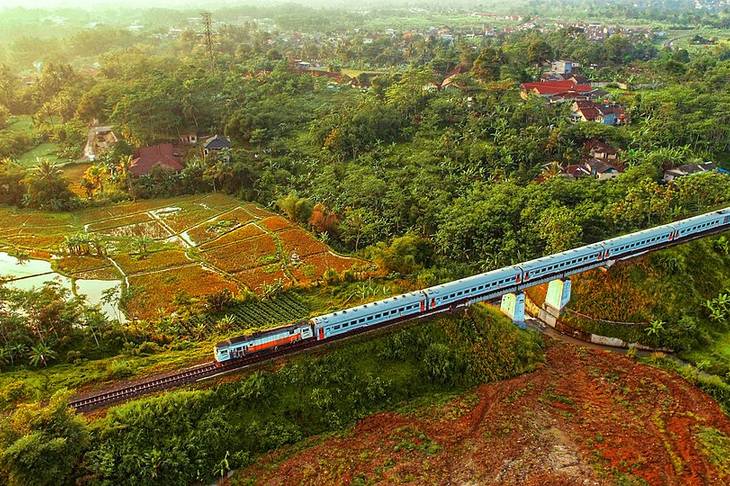 Kereta Api Bogor - Sukabumi Sempat Mati Suri, tapi Hidup Lagi!