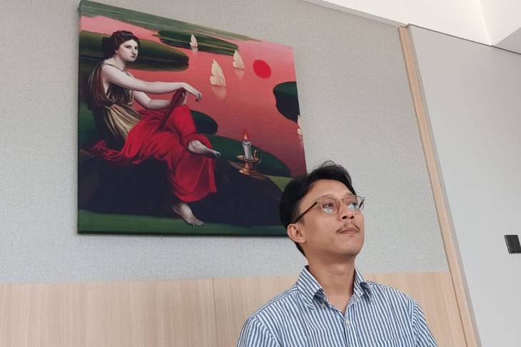Seniman Indo B. Satria & Lukisannya yang Menghiasi Sudut Hotel Bintang 4 Pertama di Wonosobo