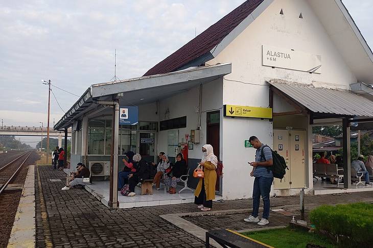 Stasiun Alastua, Saksi Jalur Kereta Pertama di Indonesia yang Masih Setia Beroperasi hingga Kini