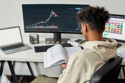 Di Umur Berapa Kebanyakan Masyarakat Indonesia Memulai Investasi?