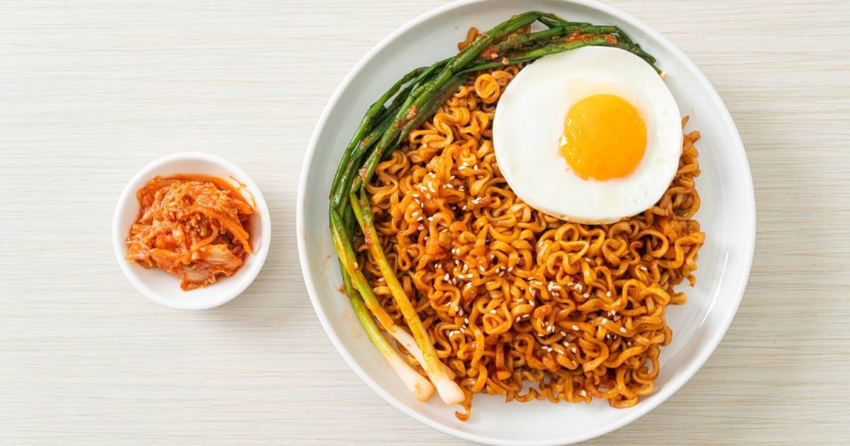 Top 10 Merek Mi Instan Berdasarkan Pengetahuan dan Konsumsi Masyarakat Indonesia