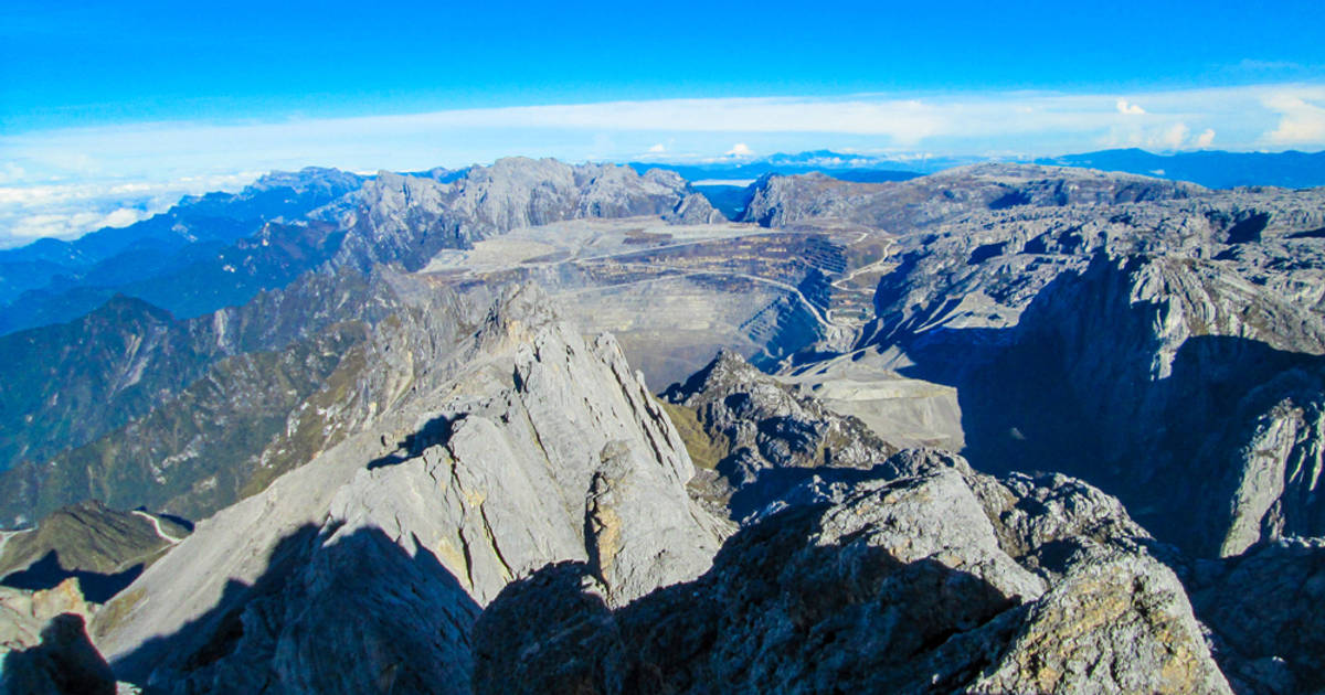 10 Gunung Tertinggi di Indonesia, 8 dari Papua