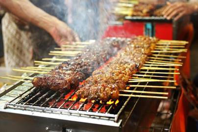 Street Food dan Kedai Kaki Lima Jadi Pilihan Favorit Masyarakat Saat Makan di Luar