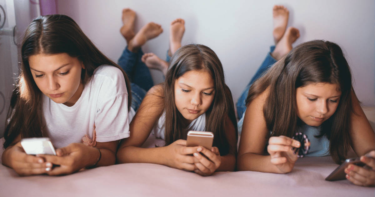 New York Sahkan UU Untuk Membatasi Penggunaan Media Sosial pada Anak