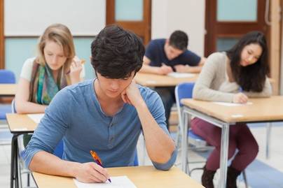 Harga Tes Bahasa Inggris di Indonesia: TOEFL vs IELTS vs PTE