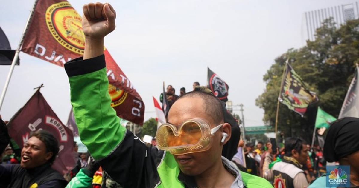 Gusar dengan Potongan Upah, Driver Ojol Lakukan Demonstrasi di Depan DPR RI