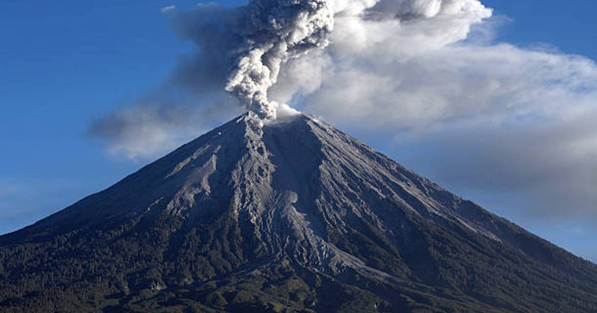 Daftar Gunung Berapi dengan Letusan Terbanyak 2024