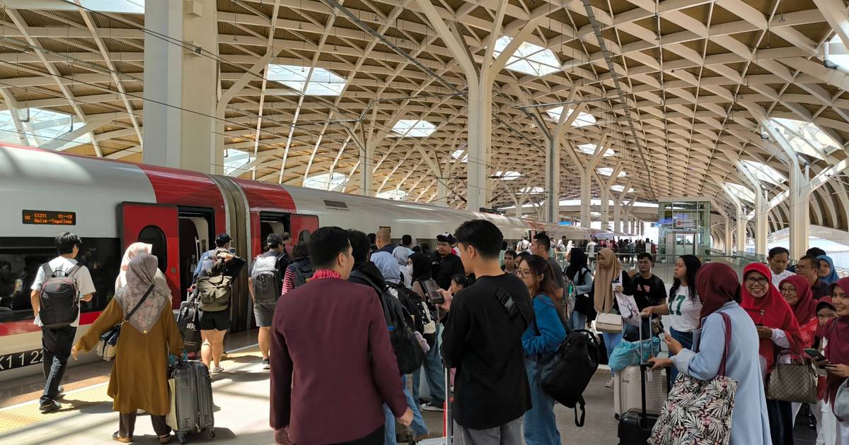 WNA dari 154 Negara Telah Menggunakan Kereta Cepat Whoosh