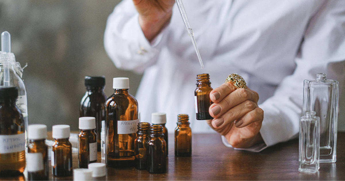 “Dokter Detektif” TikTok Bongkar Klaim Kandungan Skincare yang Berlebihan