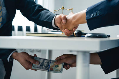 Ketika Keadilan Dibeli: Kasus Suap di Pengadilan dan Krisis Korupsi Indonesia