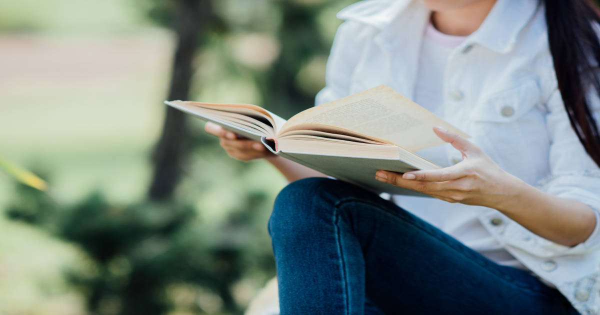 Dobrak Stereotip 'Kurang Literasi', Begini Ketertarikan Generasi Muda Indonesia dalam Membaca Buku