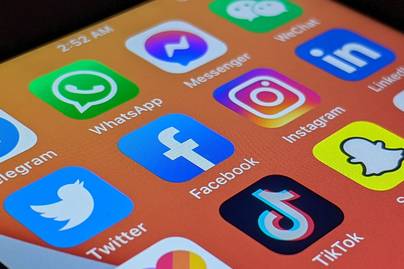 Efek Media Sosial terhadap Kesehatan Mental Milenial dan Gen Z