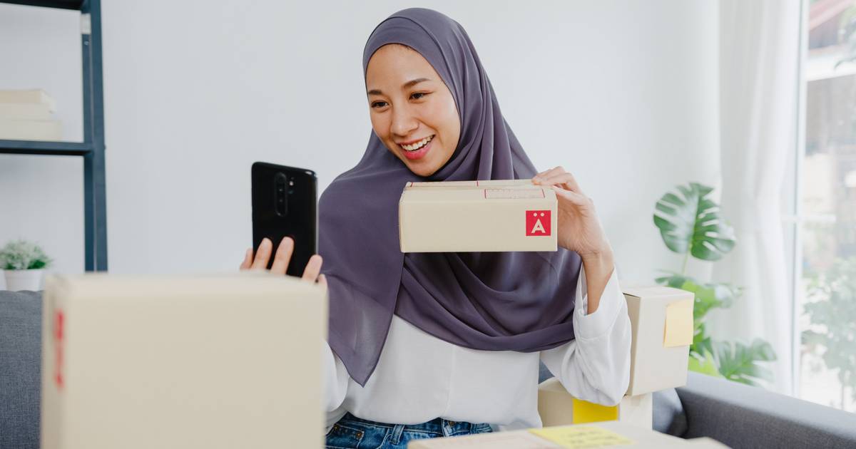 Bagaimana Endorsement Selebriti dan KOL Berperan dalam Keputusan Belanja Anak Muda?