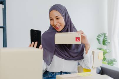 Bagaimana Endorsement Selebriti dan KOL Berperan dalam Keputusan Belanja Anak Muda?