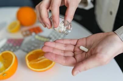 Cuaca Tak Menentu, Seberapa Sering Orang Indonesia Minum Vitamin?