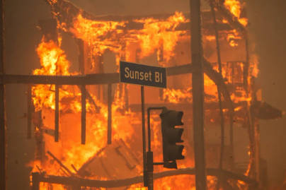Tepat Seminggu Kebakaran di Los Angeles, Api Masih Sulit Dipadamkan