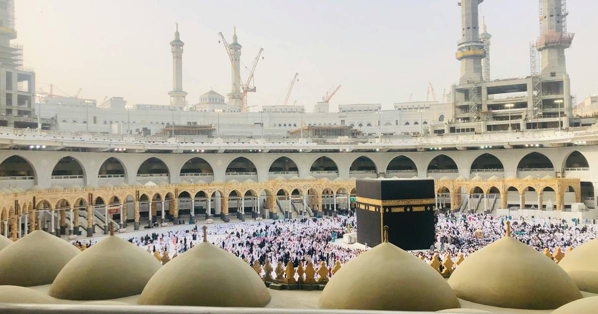 Strategi Menabung Efektif untuk Biaya Umroh di Tengah Kenaikan Harga