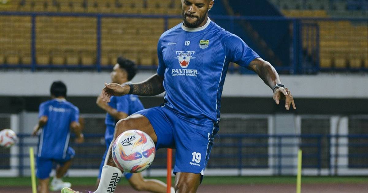 Persib Masih Kokoh Di Puncak Klasemen dan Sengitnya Persaingan Zona Degradasi BRI Liga 1