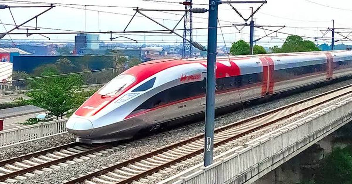 Kereta Cepat Whoosh Semakin Menarik Kalangan Turis Asing