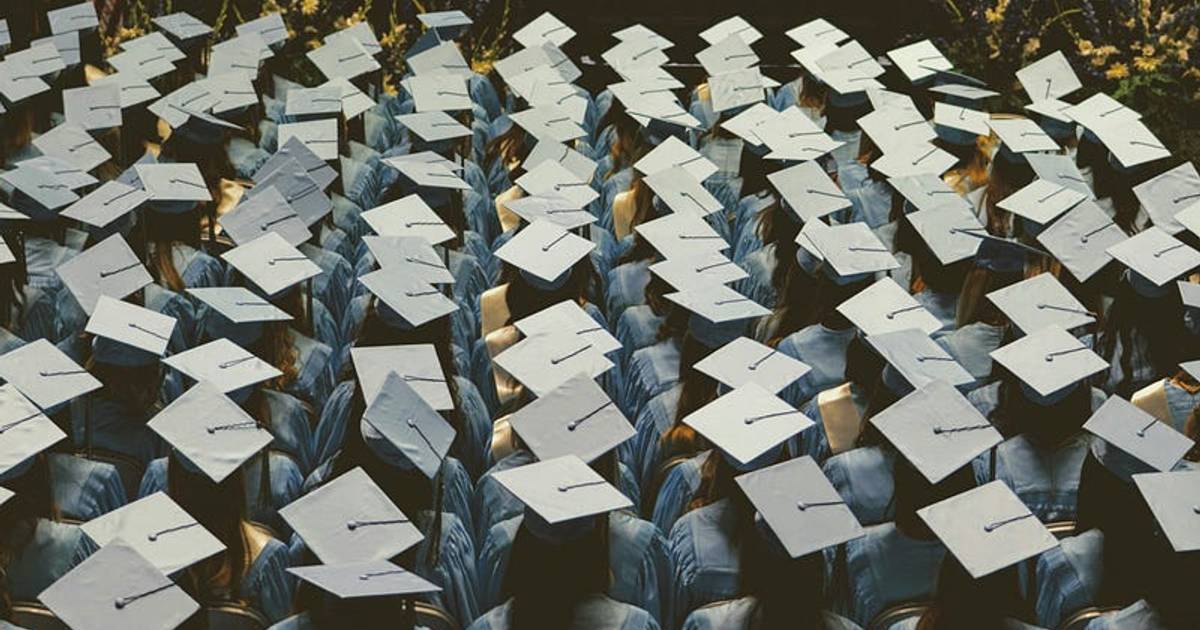 Makin Tinggi Pendidikan, Makin Tinggi Gaji yang Diperoleh