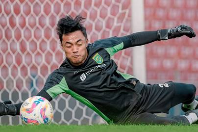 Kiper Persebaya Kena Kartu Merah, 1-1 Jadi Skor Green Force Lawan Borneo FC