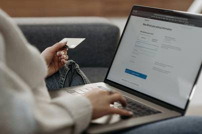 Ini Perbedaan Cara Milenial dan Gen Z Gunakan Paylater
