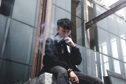 Gen Z Dominasi Perokok Indonesia, Vape Jadi Gaya Hidup Baru?