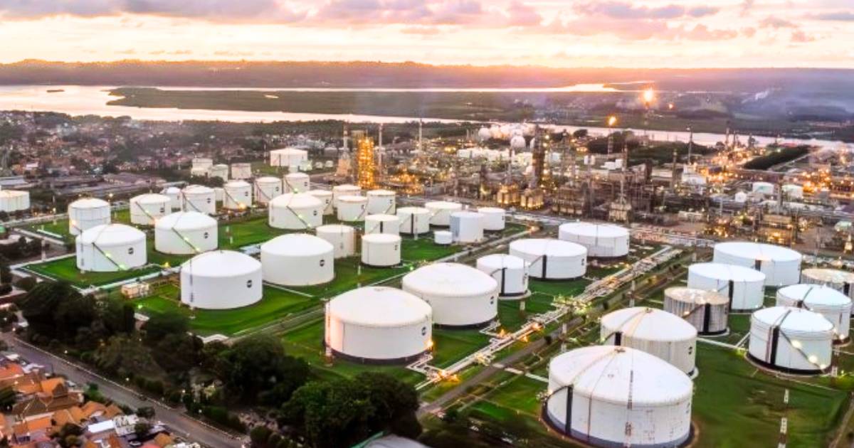Membandingkan Jumlah dan Kapastitas Produksi Kilang Pertamina dengan Jumlah Konsumsi BBM di Indonesia