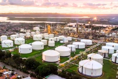 Membandingkan Jumlah dan Kapastitas Produksi Kilang Pertamina dengan Jumlah Konsumsi BBM di Indonesia