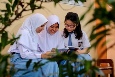 Berapa Banyak Warga RI yang Menuntaskan Wajib Belajar 12 Tahun?