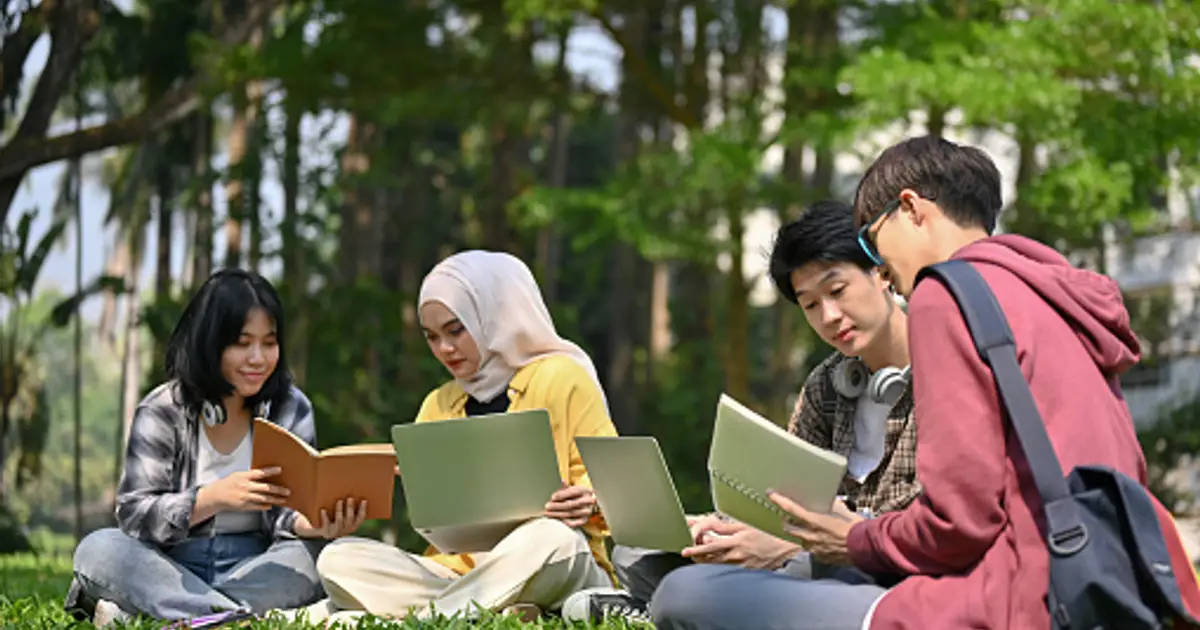 Tingkat Pendidikan Pemuda Indonesia 2024, Mayoritas Lulusan SMA Sederajat