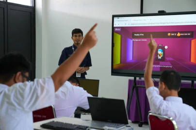96% Publik RI Punya Sentimen Positif terhadap Interactive Flat Panel