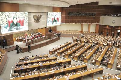 Siapa yang Seharusnya Mengawasi Kebijakan Pemerintah?