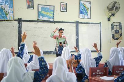 Simak Jaminan Kerja yang Diperoleh Guru Negeri dan Swasta Indonesia 2024