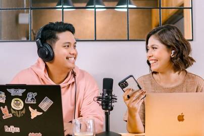 42% Gen Z Indonesia Mendengarkan Podcast Sebelum Tidur