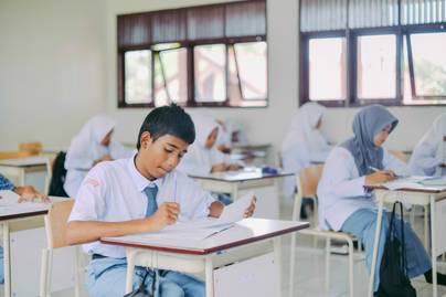 Penduduk Indonesia Didominasi Lulusan SMA pada 2025