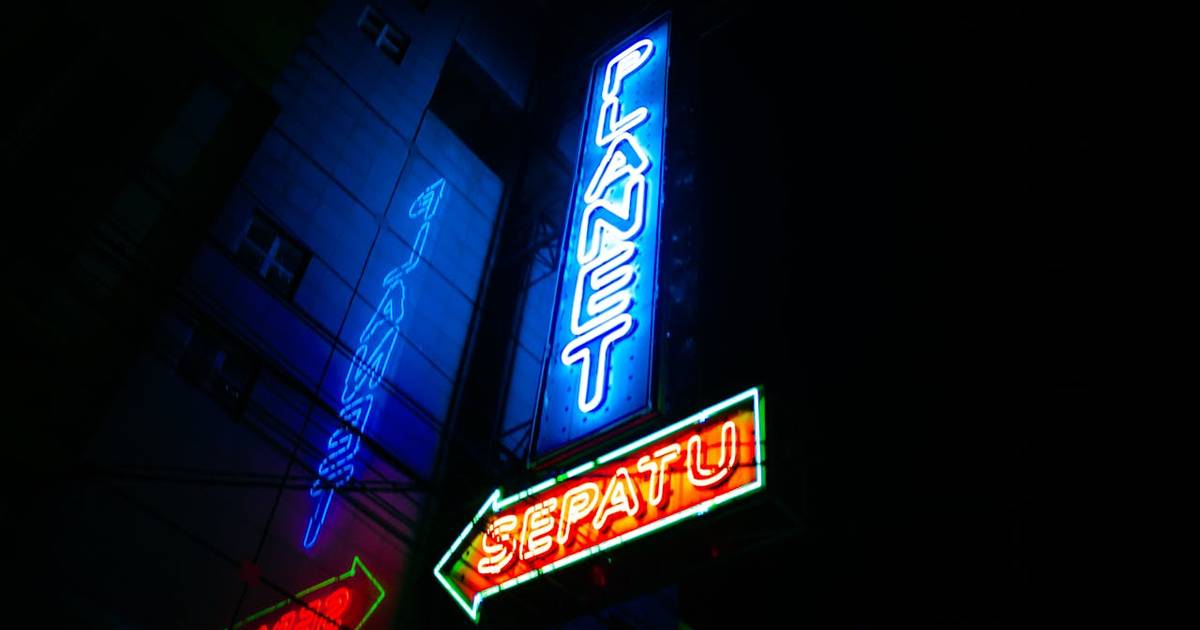Jasa Neon Box: Fungsi, Manfaat, dan Relevansinya di Era Sekarang