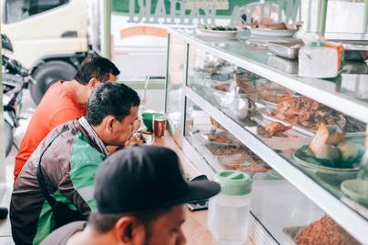 10 Daerah dengan Pengeluaran Makanan Tertinggi di Jawa Timur 2025
