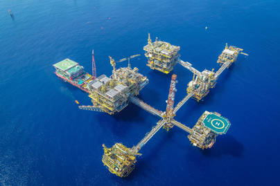 Harga Minyak Dunia WTI dan Brent Hari Ini 26 Juni 2026 Turun, Konflik Selat Hormuz Semakin Mereda
