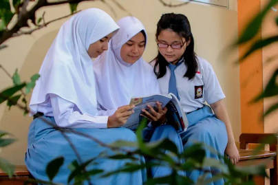 10 Daerah dengan Rata-Rata Lama Sekolah Tertinggi di Jawa Timur 2025
