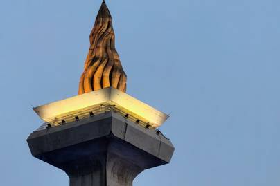 Emas di Monas Kalah Berat dari Emas di Rumah Eks Jampidsus
