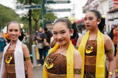 Provinsi Mana di Jawa yang Paling Sering Gunakan Bahasa Daerah di Rumah?