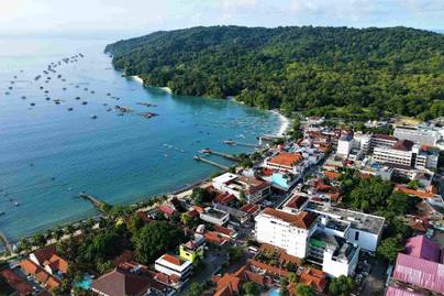 10 Provinsi dengan Desa di Tepi Laut Terbanyak 2025