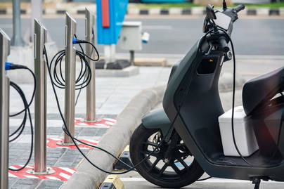 3 Merek Motor Listrik Terpopuler 2026, Merek Lokal Juara