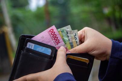 Perbandingan Jumlah Orang yang Belum Punya Rekening Bank di Indonesia Dengan Target Pemerintah Terkait Rekening Massal