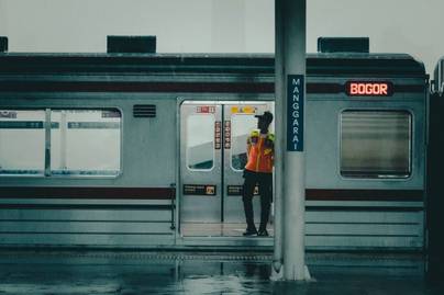 Punya Lebih dari 50 Stasiun, Ini Daftar Stasiun Kereta Api Besar di Jakarta