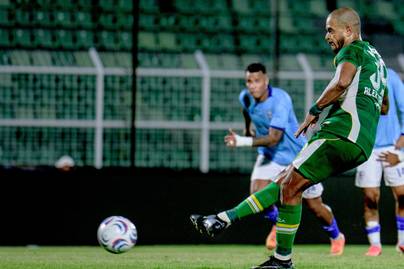Skor 1-0 Hasil Pertandingan Isenmulang Kalteng FC vs Persebaya, 3 Poin Bajol Ijo Berkat Penalti Alex Martins