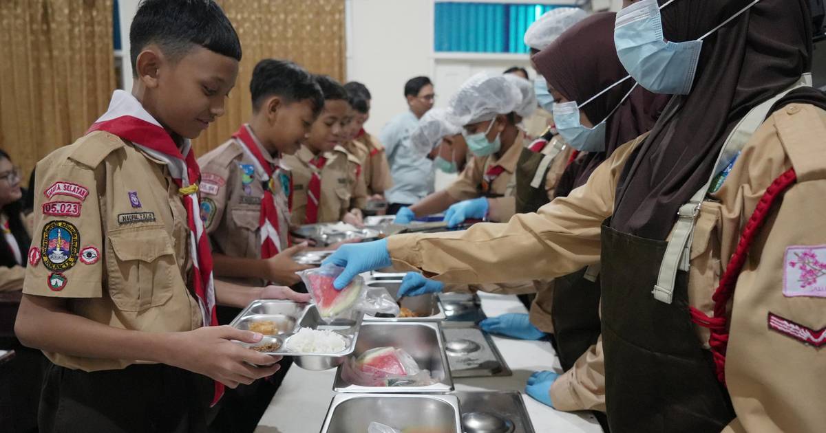 MBG Jadi Program yang Paling Dirasakan Manfaatnya, 44% Publik RI Setuju