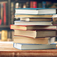 Membaca di Era Digital: Apakah Buku Fisik Benar-Benar Terpinggirkan?
