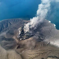 Saat Anak Krakatau Menutup Langit Nusantara